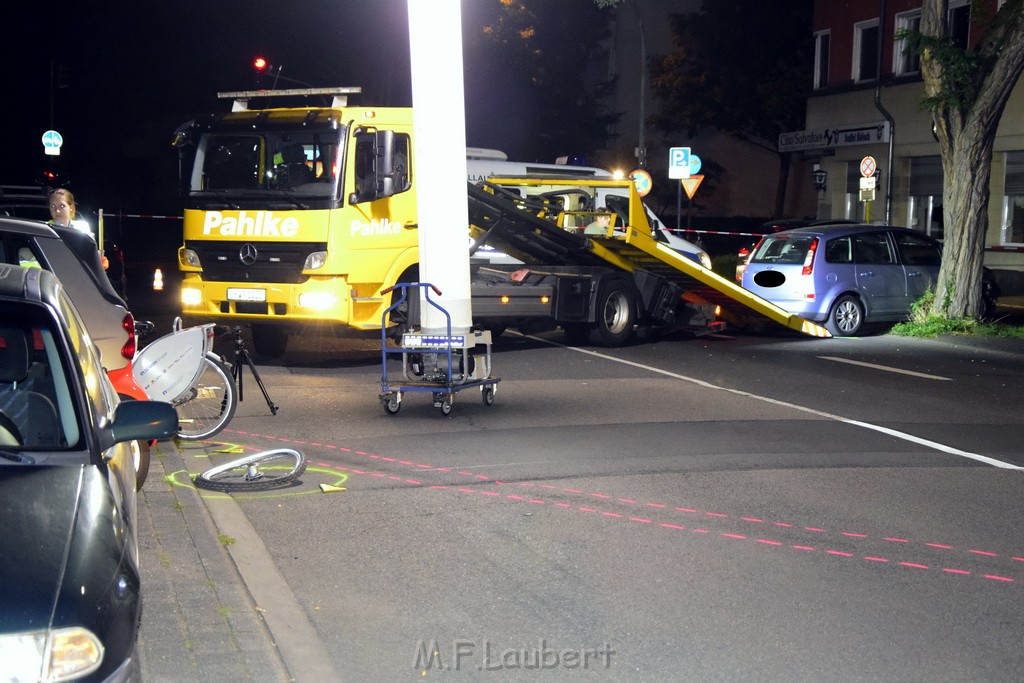 Schwerer VU PKW Rad Koeln Deutz Giessenerstr Betzdorferstr P101.JPG - Miklos Laubert